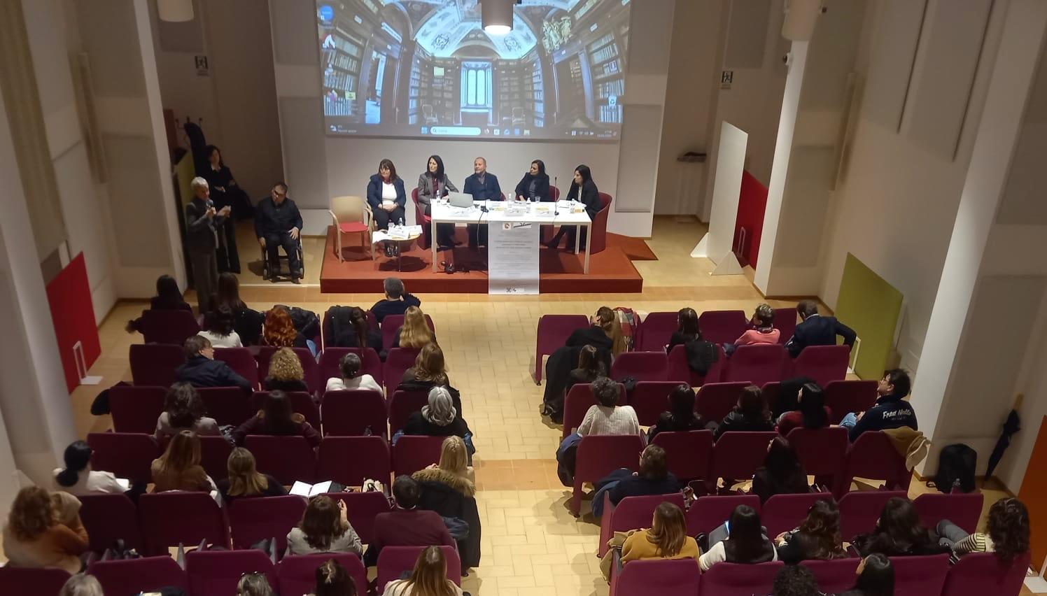 Rifiuto genitoriale: grande adesione a Macerata per il confronto multidisciplinare tra esperti